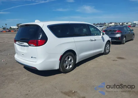 2018 Chrysler Pacifica Hybrid Touring Plus z USA, uszkodzony, nr VIN 2C4RC1H72JR332955